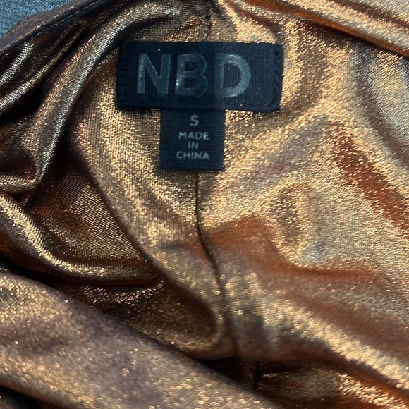 🔹 NBD x Revolve Kai Metallic Drape Front Backless Midi Dress - Picture 5 of 6